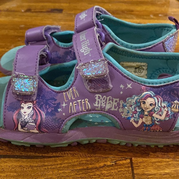 Girls Ever After High Rebels open toe Velcro sandals - Picture 4 of 11